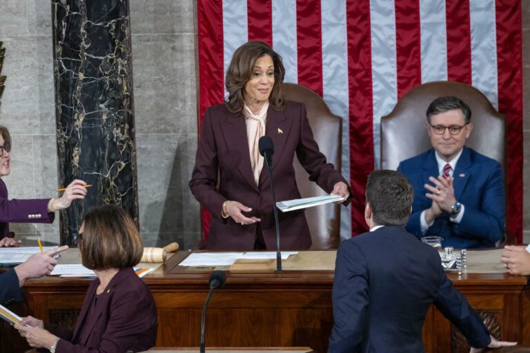 Kamala Harris Foto: EFE/EPA/SHAWN THEW