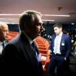 Após duas semanas internado, Jair Bolsonaro deixa hospital e inicia prisão domiciliar sob regras rígidas do STF