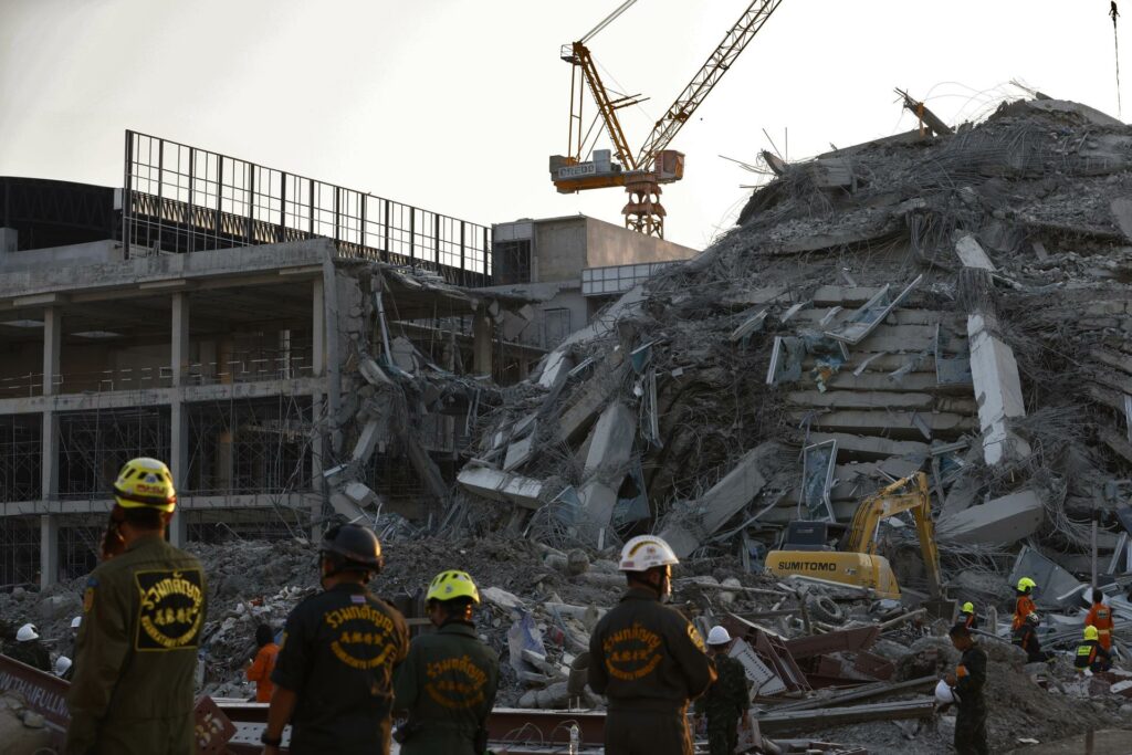 Prédio desabou em Bangkok Foto: EFE/EPA/RUNGROJ YONGRIT