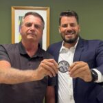 Flávio Bolsonaro reafirma acordo por pesquisa e garante permanência de Capitão Contar no PL