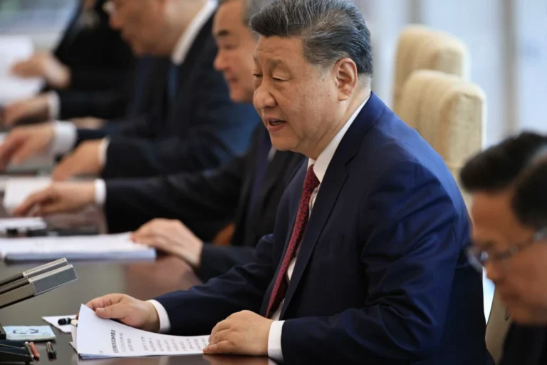 Xi Jinping Foto: EFE/EPA/ANDRES MARTINEZ CASARES/POOL