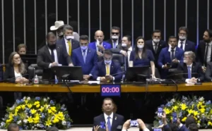 Deputados protestam na Câmara Foto: Reprodução/TV Câmara
