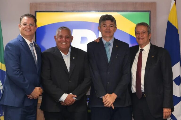 Sóstenes Cavalcante, José Medeiros, presidente estadual do PL no Mato Grosso do Sul, Tenete Portela e Valdemar Costa Neto em reunião recente em Brasília - Foto: Redes Sociais