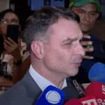 Flávio Bolsonaro aparece filiado ao Missão e enfrenta entrave para registrar candidatura presidencial pelo PL