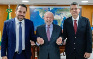 Lula ao lado de Boulos e Márcio Macêdo Foto: PR/Ricardo Stuckert