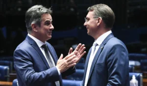 Ciro Nogueira e Flávio Bolsonaro Foto: Jefferson Rudy/Agência Senado