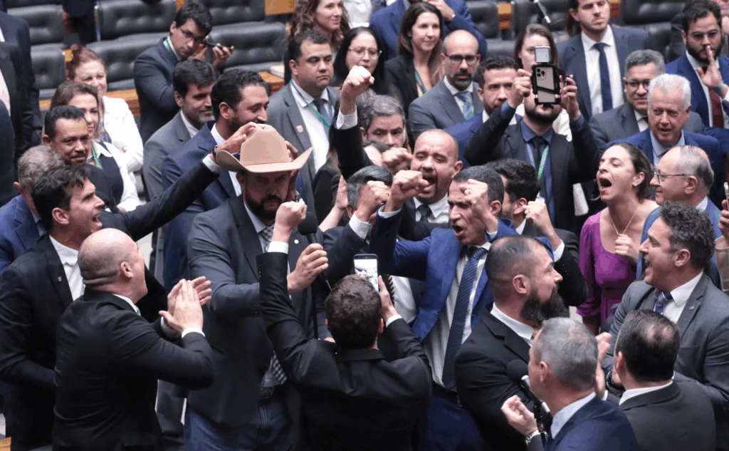 Deputados de direita comemoram votação do PL da Dosimetria Foto: Bruno Spada/Câmara dos Deputados