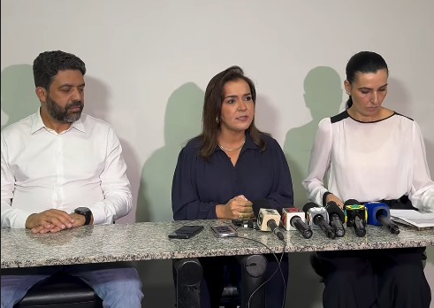 Coletiva de imprensa com a prefeita Adriane Lopes, a procuradora-geral do Município, Cecília Rizkallah e o secretário de Governo, Ulisses Rocha - Foto: Redes Sociais