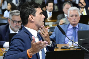 Deputados Luiz Lima (Novo-RJ) e Rogério Correia (PT-MG) Foto: Geraldo Magela/Agência Senado