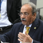 Dino arquiva investigação no STF sobre senador com R$ 33 mil na cueca