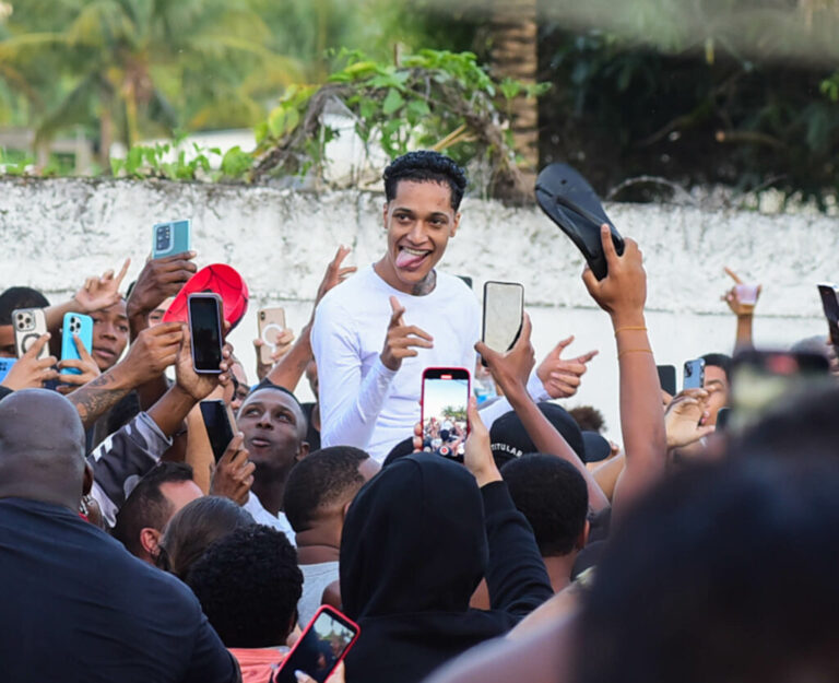 Oruam deixando a prisão no Rio de Janeiro em 2025 Foto: Webert Belicio / Agnews