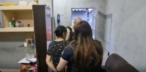 Mulher foi detida suspeita de vender as netas Foto: Reprodução/Vídeo redes sociais