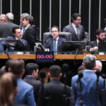 Câmara aprova PL Antifacção com fim do voto para presos, inclusive provisórios