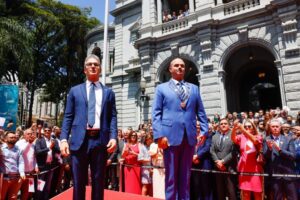 Zema e o novo governador de MG, Mateus Simões Foto: Dirceu Aurélio/Imprensa MG