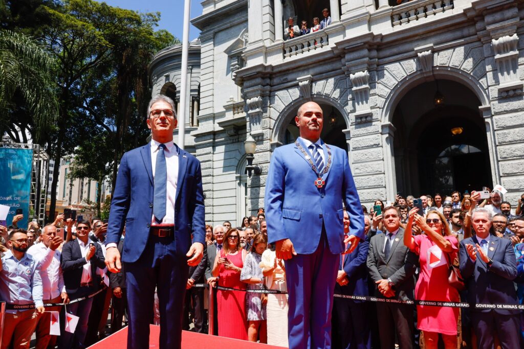 Zema e o novo governador de MG, Mateus Simões Foto: Dirceu Aurélio/Imprensa MG