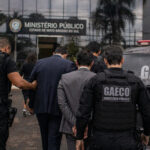 Dois advogados são presos em Campo Grande em operação contra desvio de verba pública para remédios de câncer