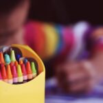Casal é condenado por homeschooling em SP após juiz citar gosto musical das filhas como prova de “discriminação”