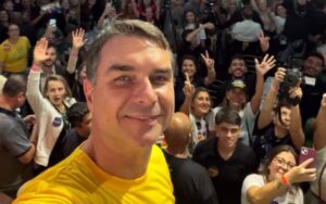Flávio Bolsonaro em Porto Alegre Foto: Reprodução Instagram