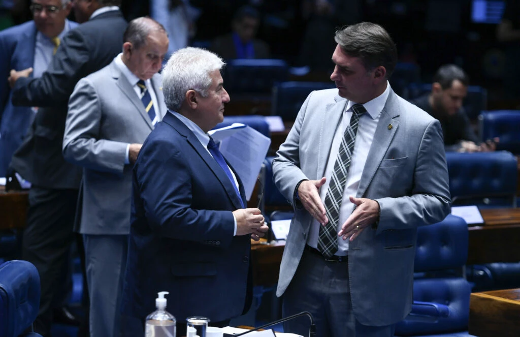 Astronauta Marcos Pontes e Flávio Bolsonaro Foto: Edilson Rodrigues/Agência Senado