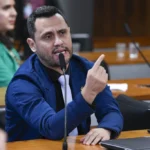 Cleitinho desafia cúpula do Republicanos e confirma candidatura ao governo de Minas em 2026