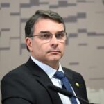 Registros do Senado confirmam que Flávio Bolsonaro estava no Brasil durante “festa das astronautas” em Nova Iorque